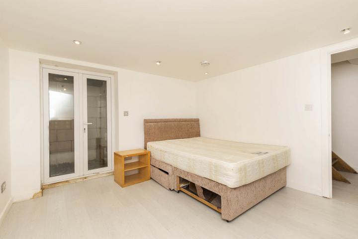 Amazing Split Level Apartment Agamemnon Road, West Hampstead